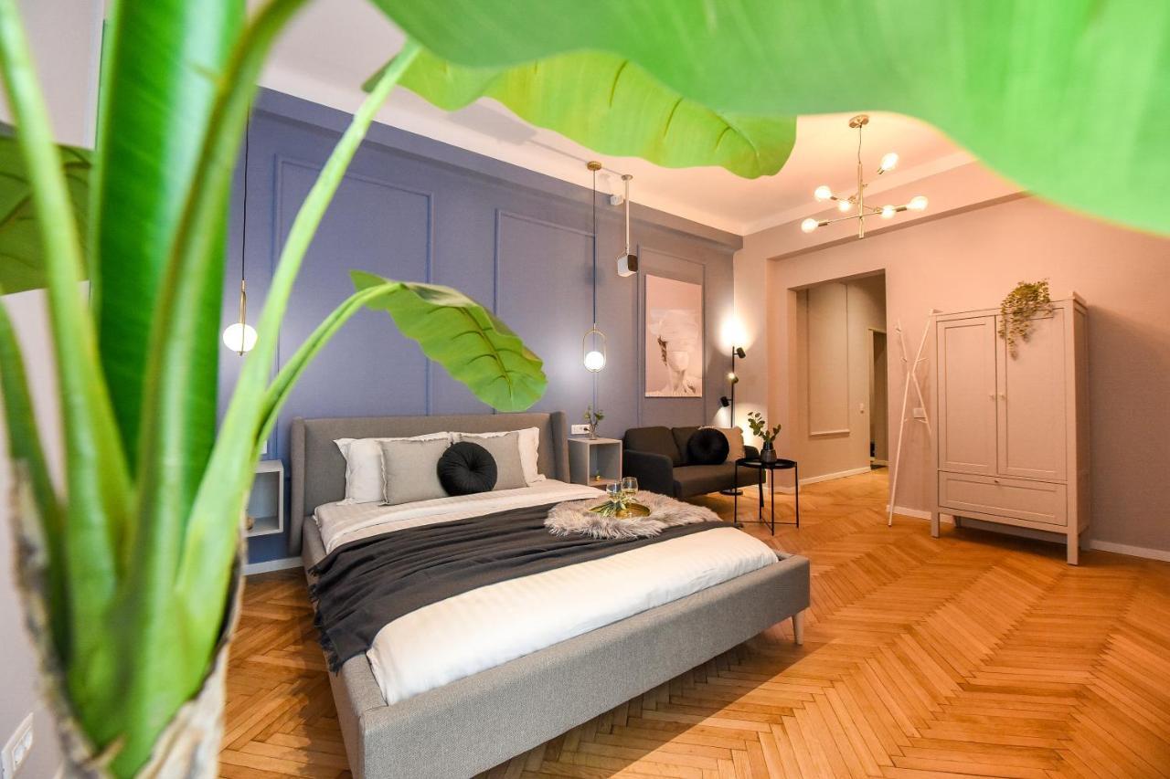 Modern Stay - Central Studios With Wall Projector Near Radisson Bucharest Luaran gambar