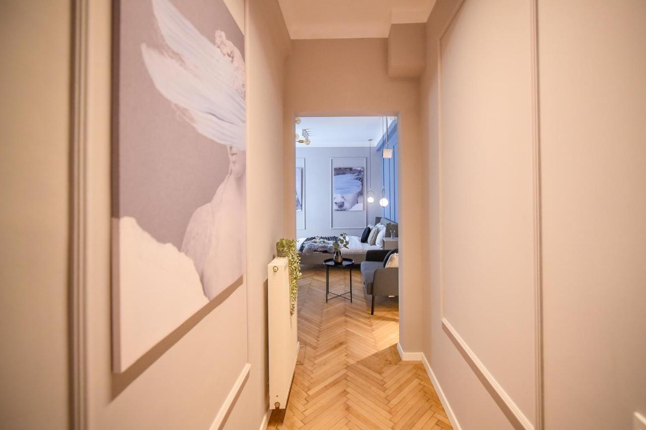 Modern Stay - Central Studios With Wall Projector Near Radisson Bucharest Luaran gambar
