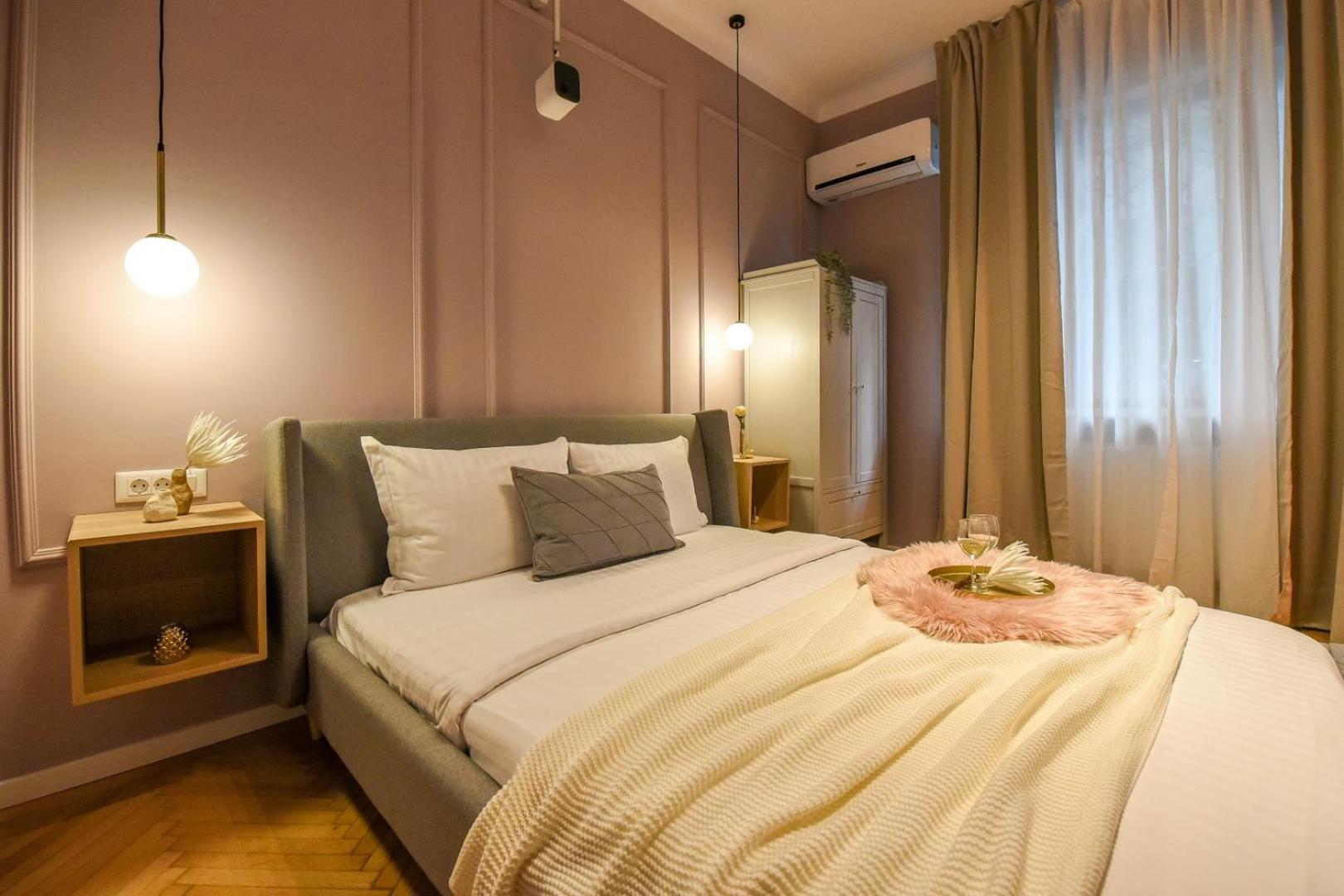 Modern Stay - Central Studios With Wall Projector Near Radisson Bucharest Bilik gambar
