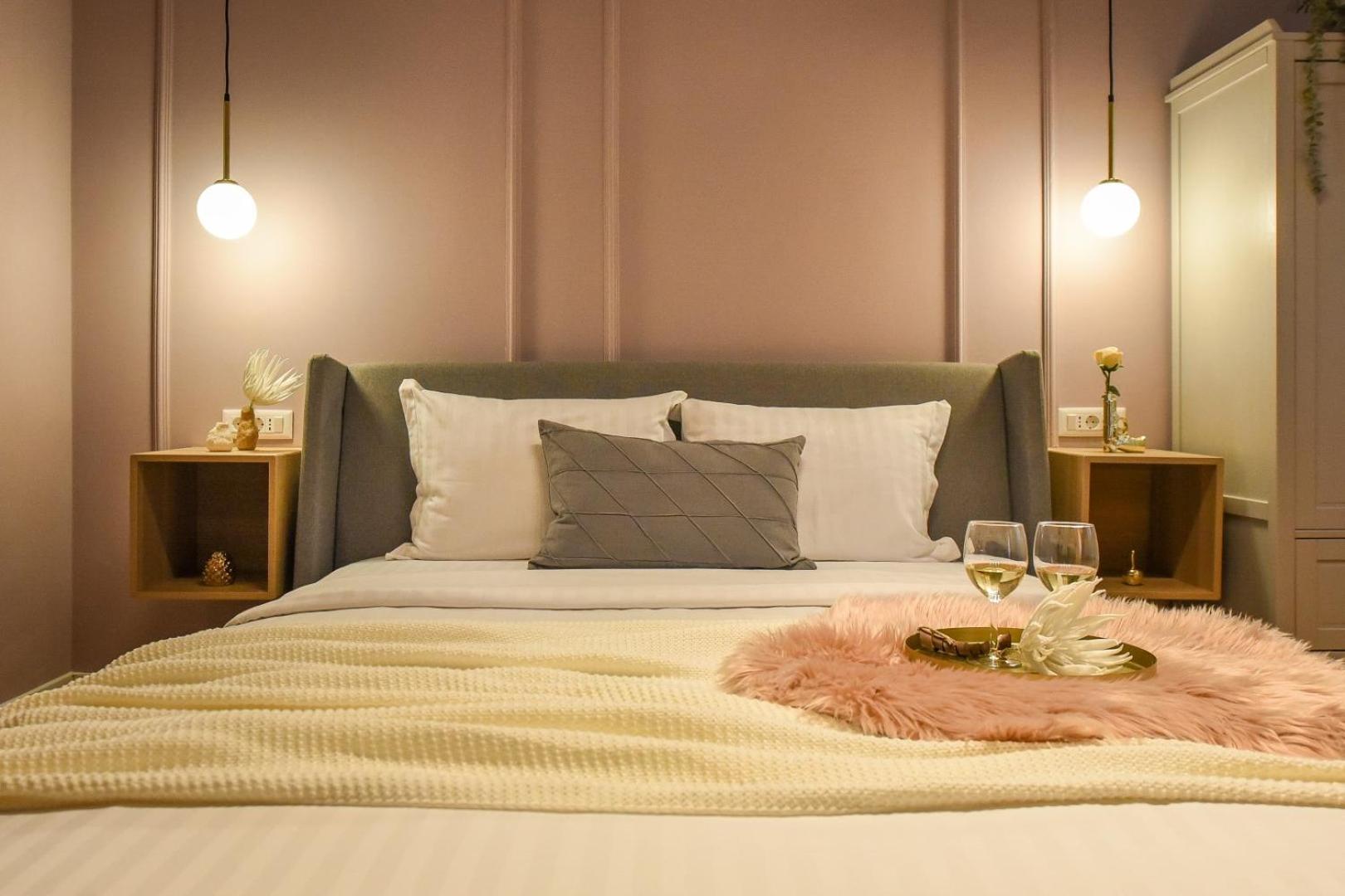 Modern Stay - Central Studios With Wall Projector Near Radisson Bucharest Bilik gambar