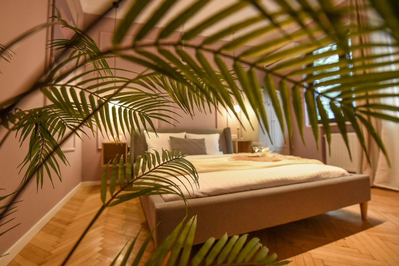 Modern Stay - Central Studios With Wall Projector Near Radisson Bucharest Bilik gambar